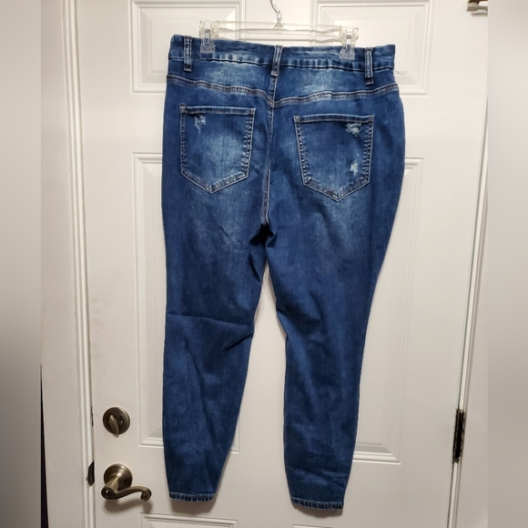 RUE 21 CURVY Mid-Rise Ankle Distressed Jeggings size 18 - Picture 3 of 16